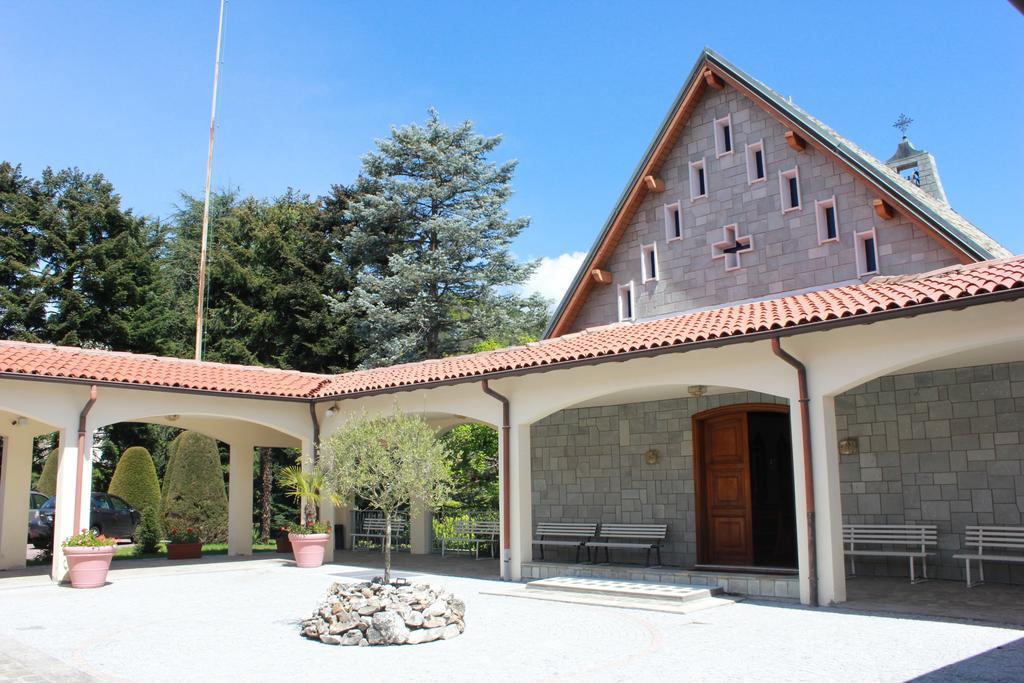 Centro Di Spiritualita Maria Candida Armeno Eksteriør billede