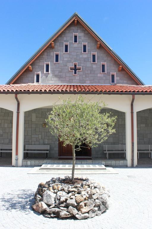 Centro Di Spiritualita Maria Candida Armeno Eksteriør billede